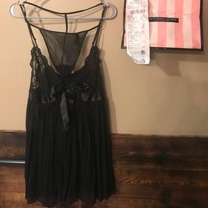 Brand New w/tags Victoria’s Secret Nighty 👠🌹🌟
